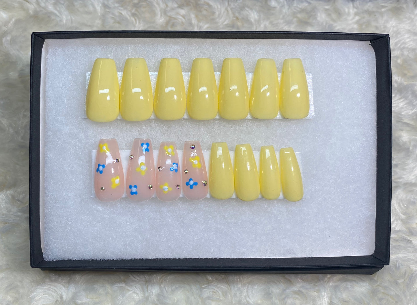 Hand Painted Press on Nails "Kelly" (Medium Coffin)